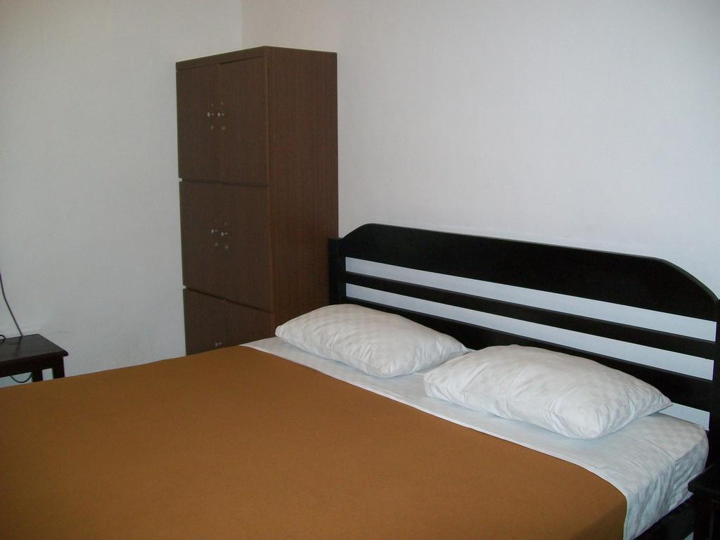 סוראבאיה Krowi Inn חדר תמונה