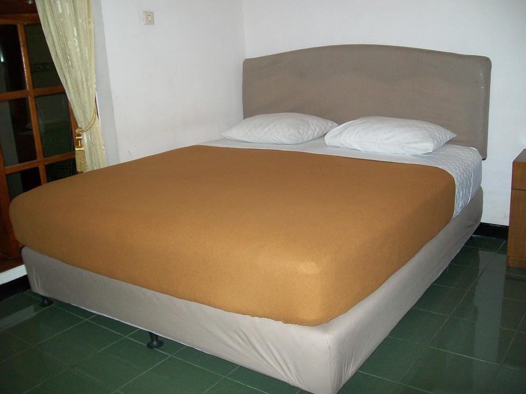 סוראבאיה Krowi Inn חדר תמונה