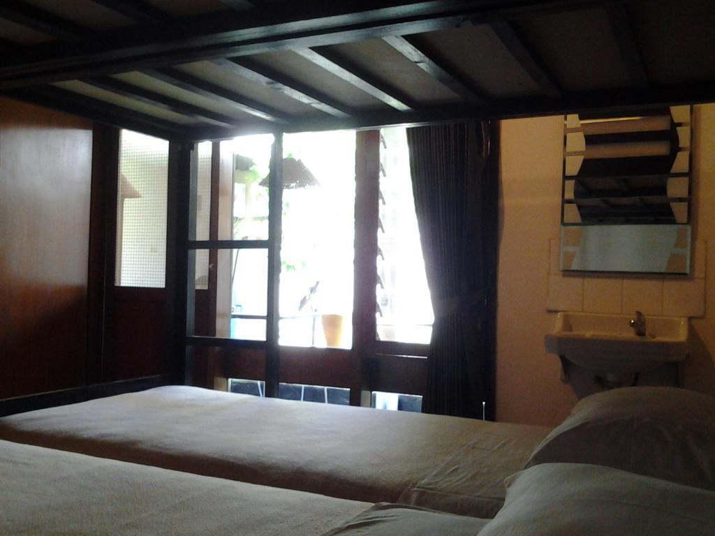 סוראבאיה Krowi Inn מראה חיצוני תמונה