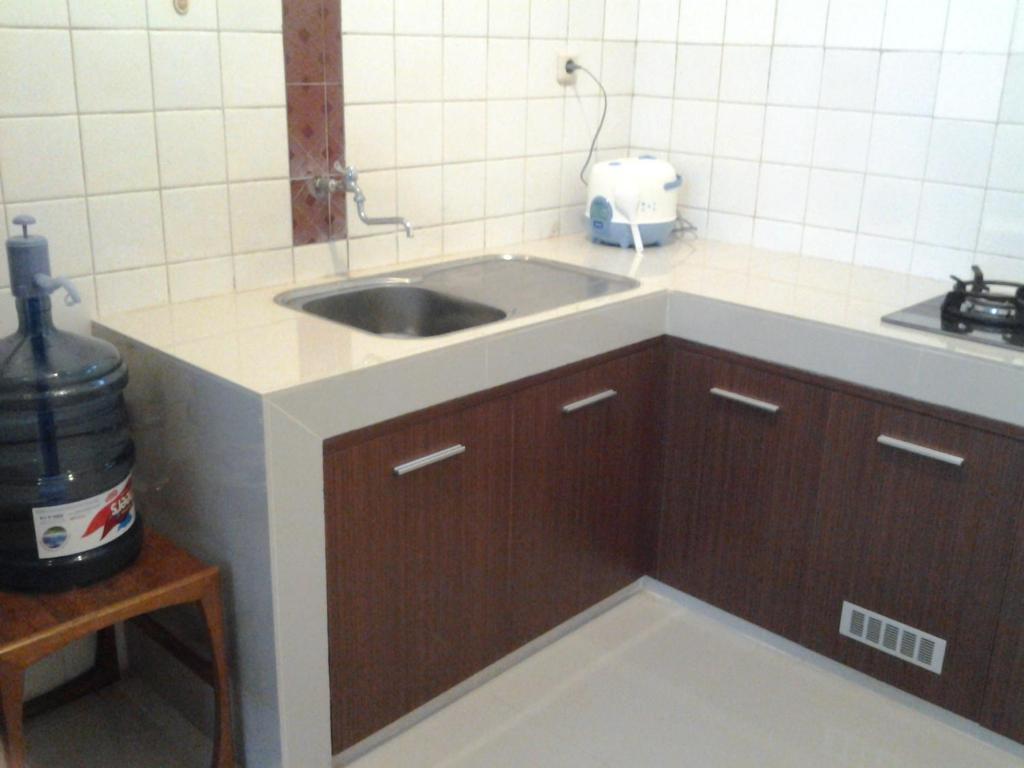 סוראבאיה Krowi Inn מראה חיצוני תמונה