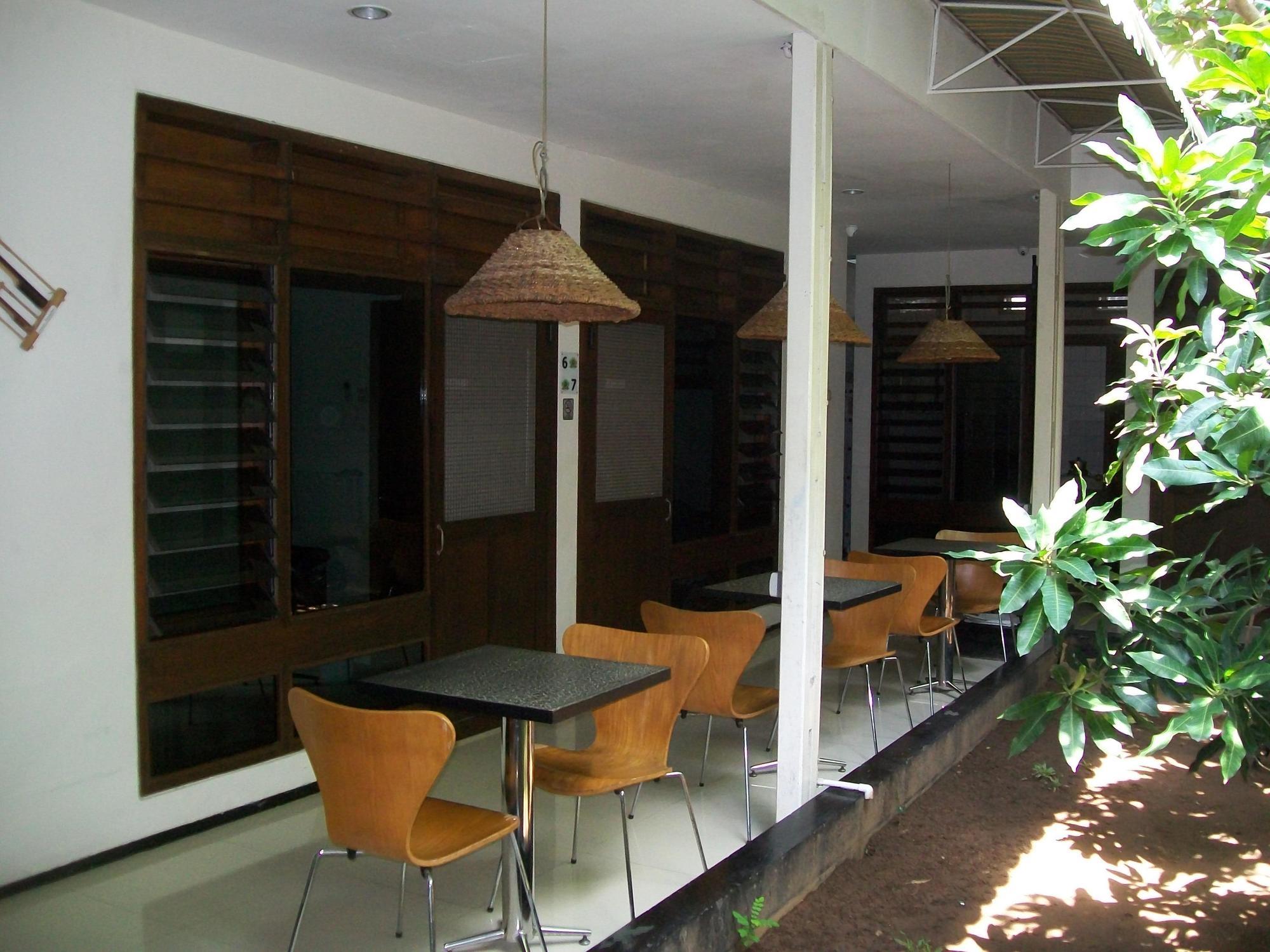 סוראבאיה Krowi Inn מראה חיצוני תמונה