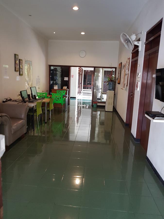 סוראבאיה Krowi Inn מראה חיצוני תמונה
