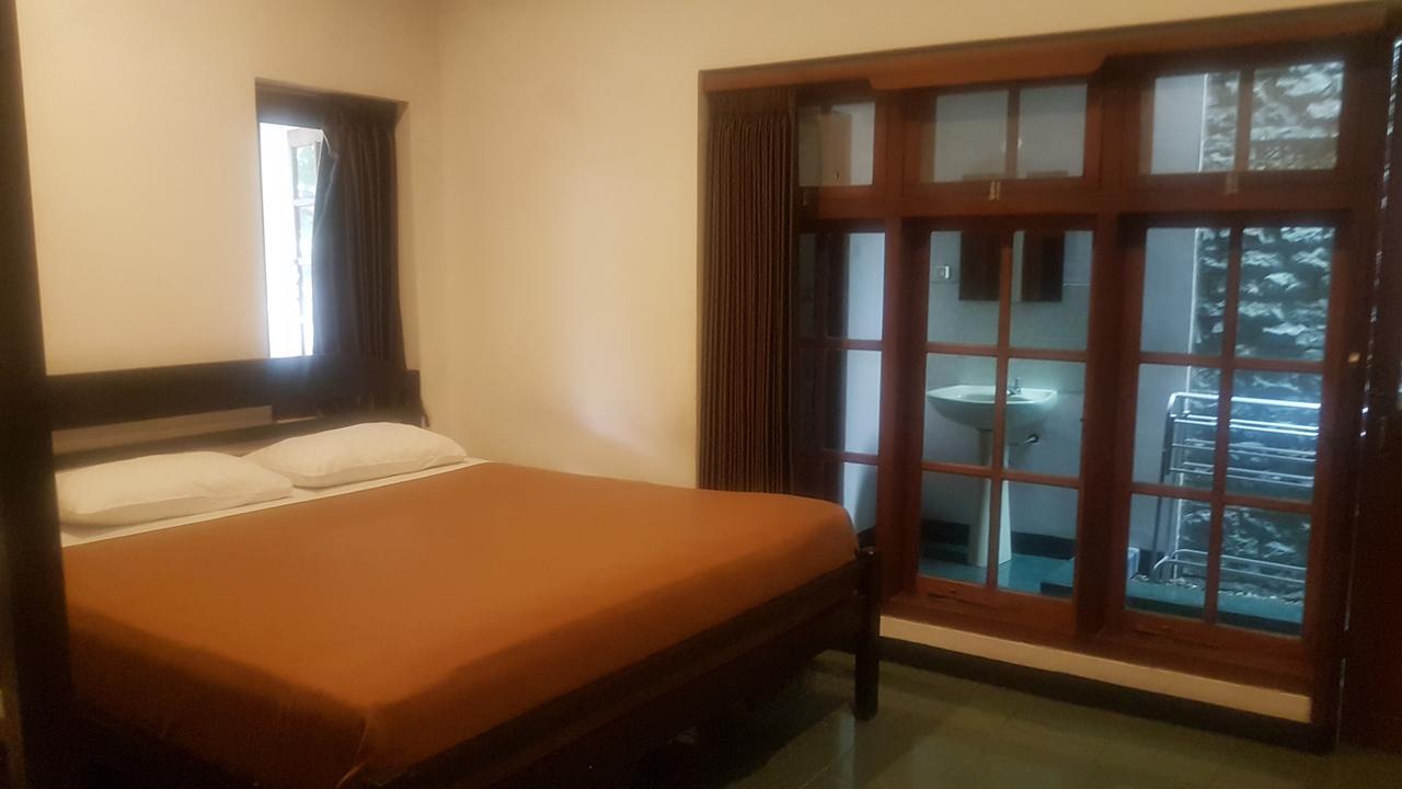 סוראבאיה Krowi Inn מראה חיצוני תמונה